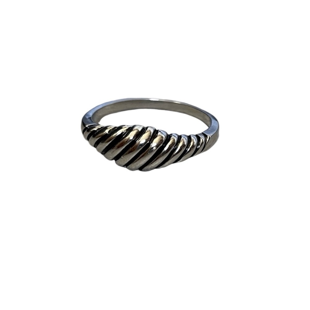 NWOT, Premier Designs silver ring